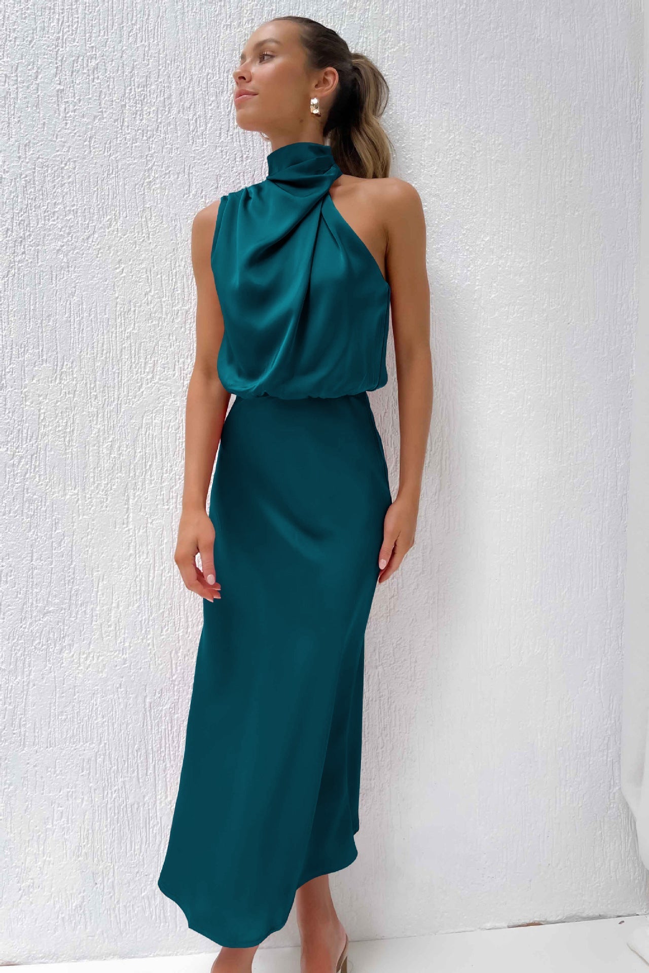 Alessia – Open-Back Dress