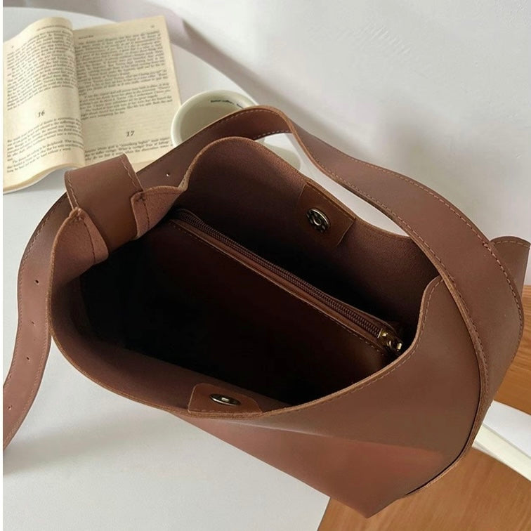 The Julie Shoulder Bag - Effortless Style Meets Everyday Functionality