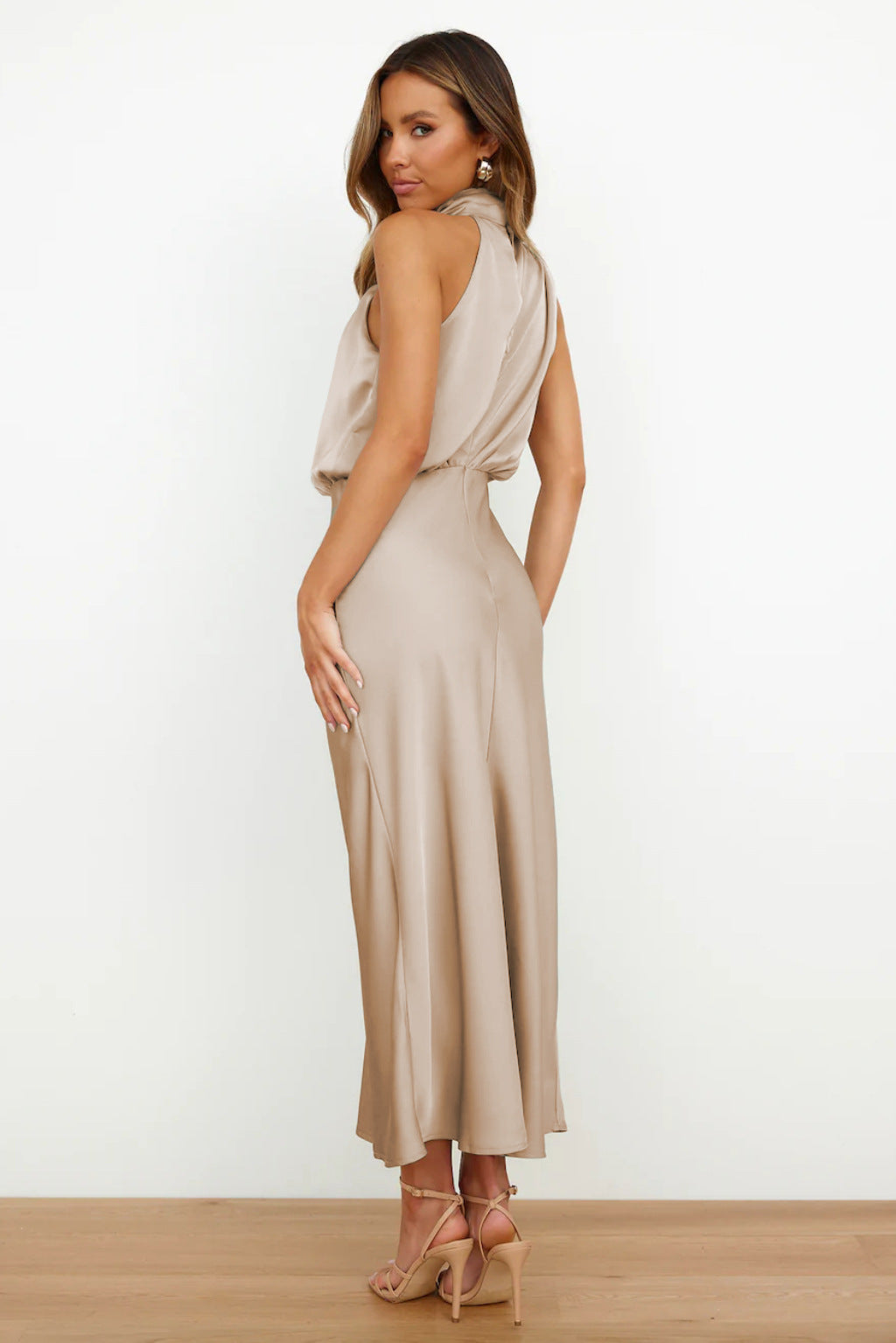 Alessia – Open-Back Dress