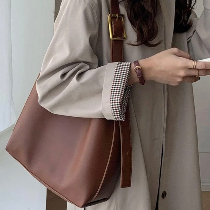 The Julie Shoulder Bag - Effortless Style Meets Everyday Functionality