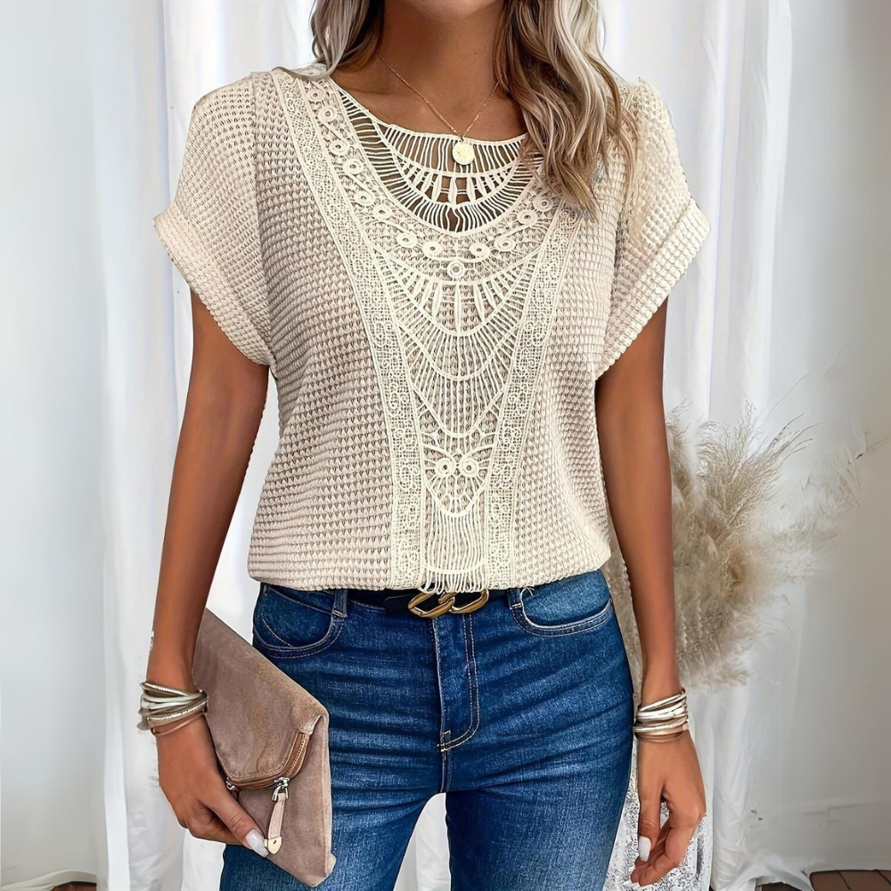 Sophie – Chic and elegant lace top