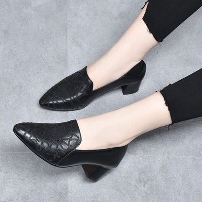 OLENE | SOFT VEGAN LEATHER EMBROIDERED PUMPS